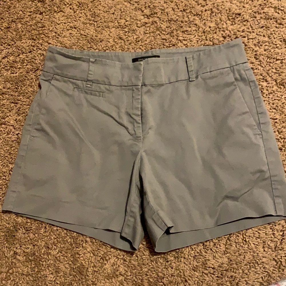 Ann Taylor Petite Classic Gray Short, Size 6P